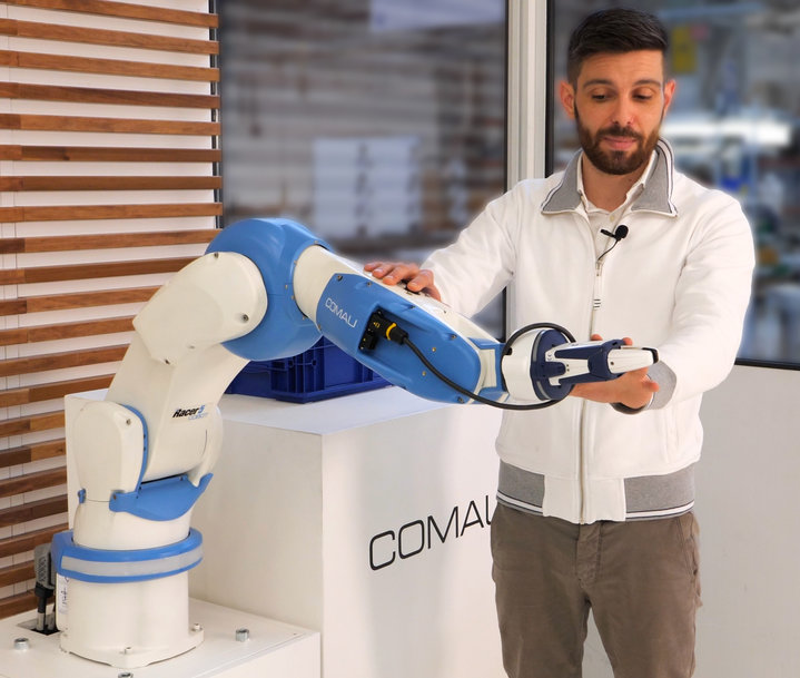 LE NOUVEAU RACER-5 COBOT DE COMAU ALLIE UNE COLLABORATION ROBOTIQUE HAUTE PERFORMANCE À UNE CADENCE INDUSTRIELLE